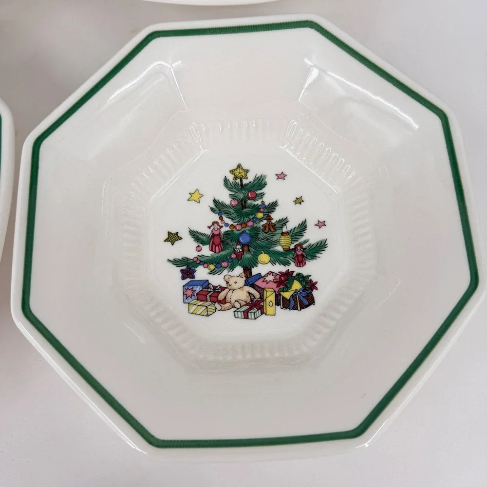 Nikko Christmastime Octagonal Cereal Bowls Set of 4 White Green Trim Japan